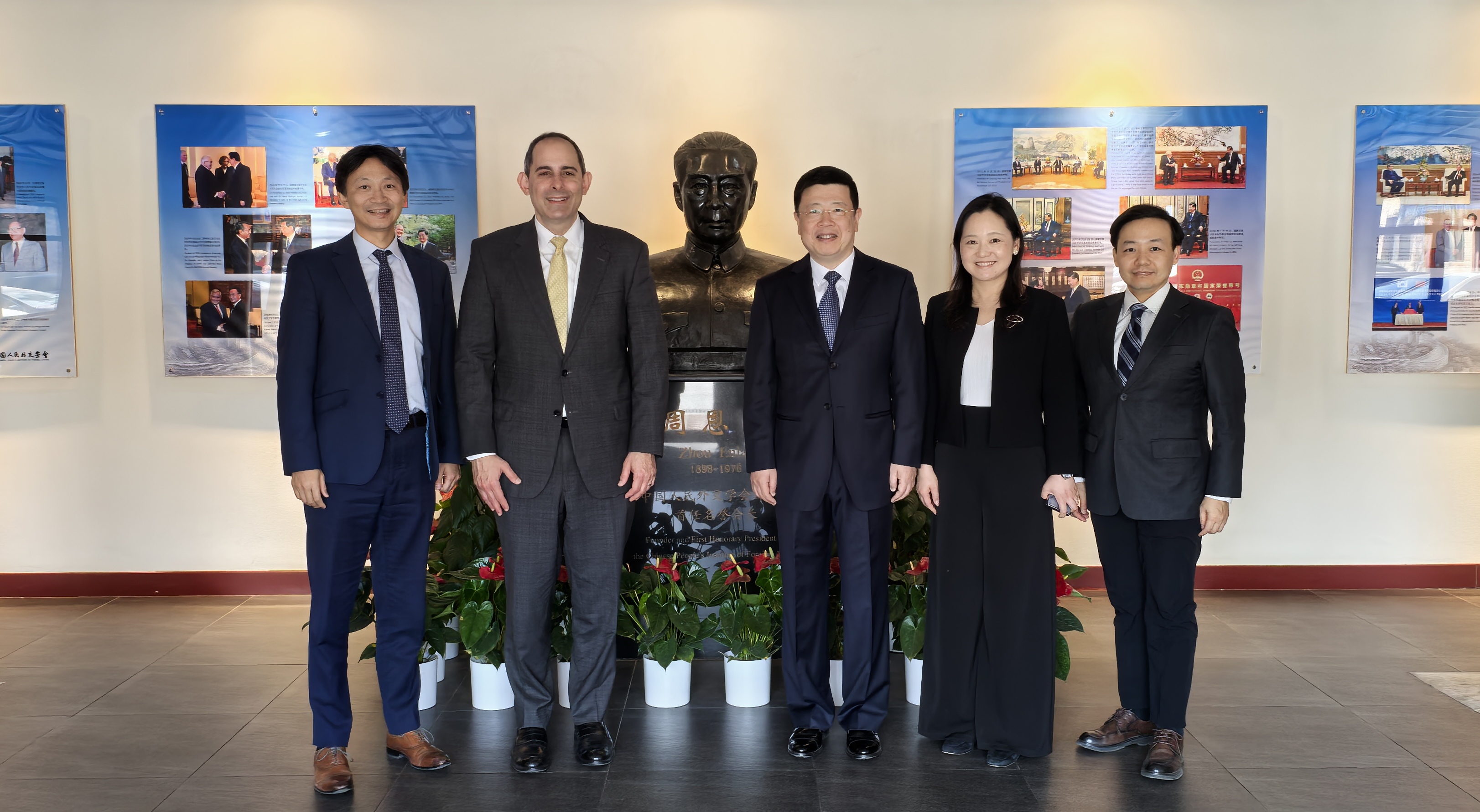 邹肖力副会长会见美国全国商会副会长王杰